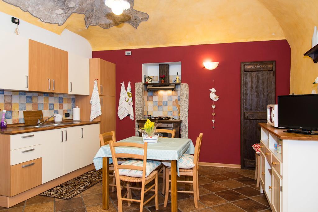Casa Corte Alla Rocca Arona Exterior foto