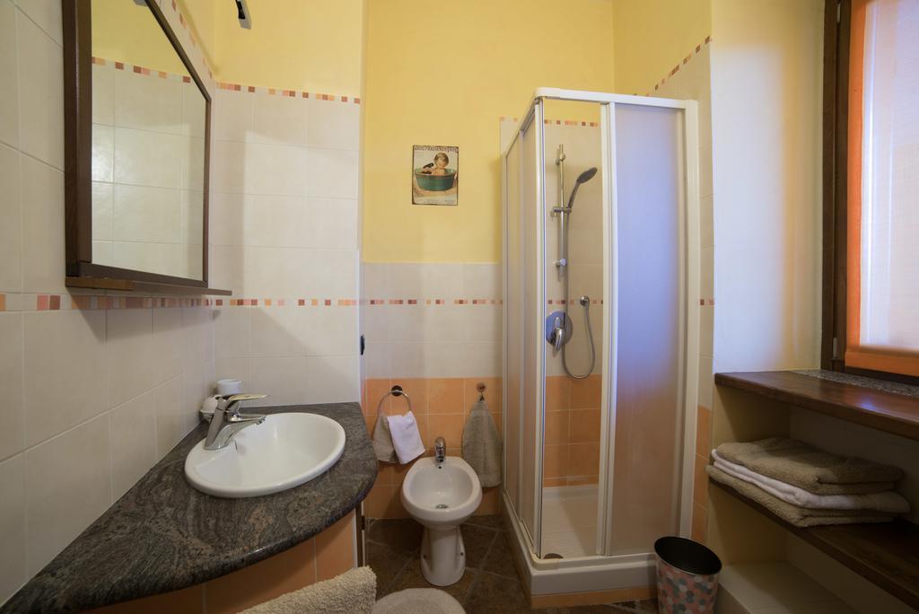 Casa Corte Alla Rocca Arona Exterior foto