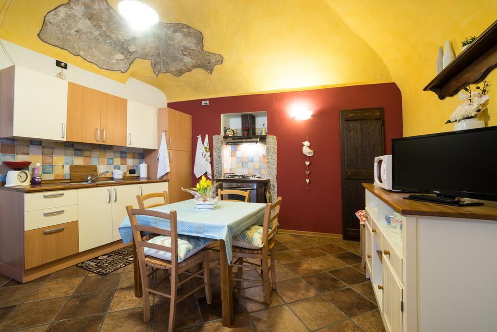 Casa Corte Alla Rocca Arona Exterior foto