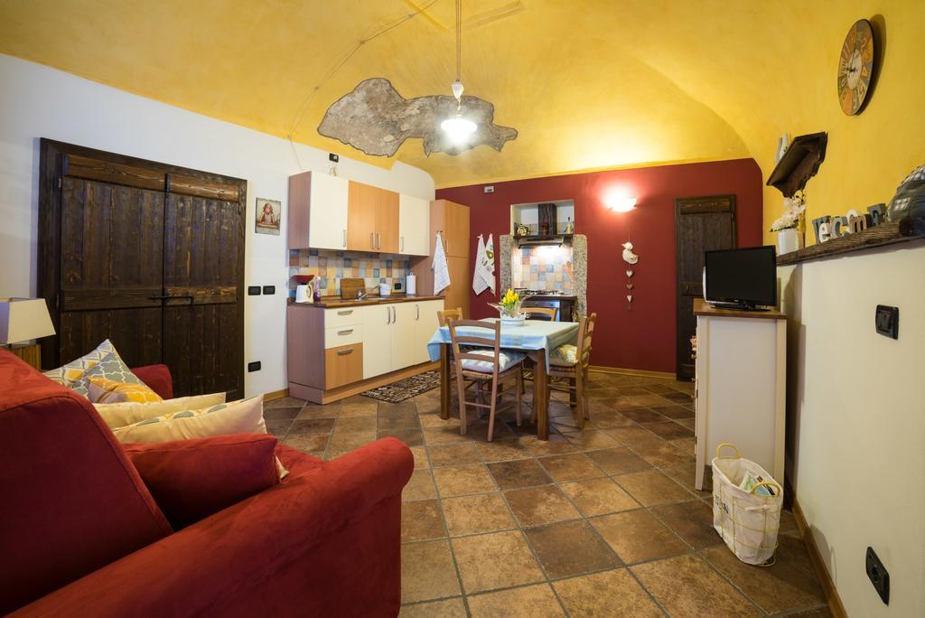 Casa Corte Alla Rocca Arona Exterior foto